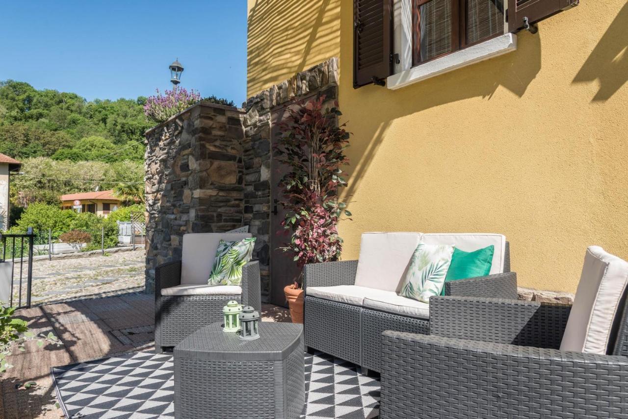 Tinas Yellow Home Leggiuno Exterior photo