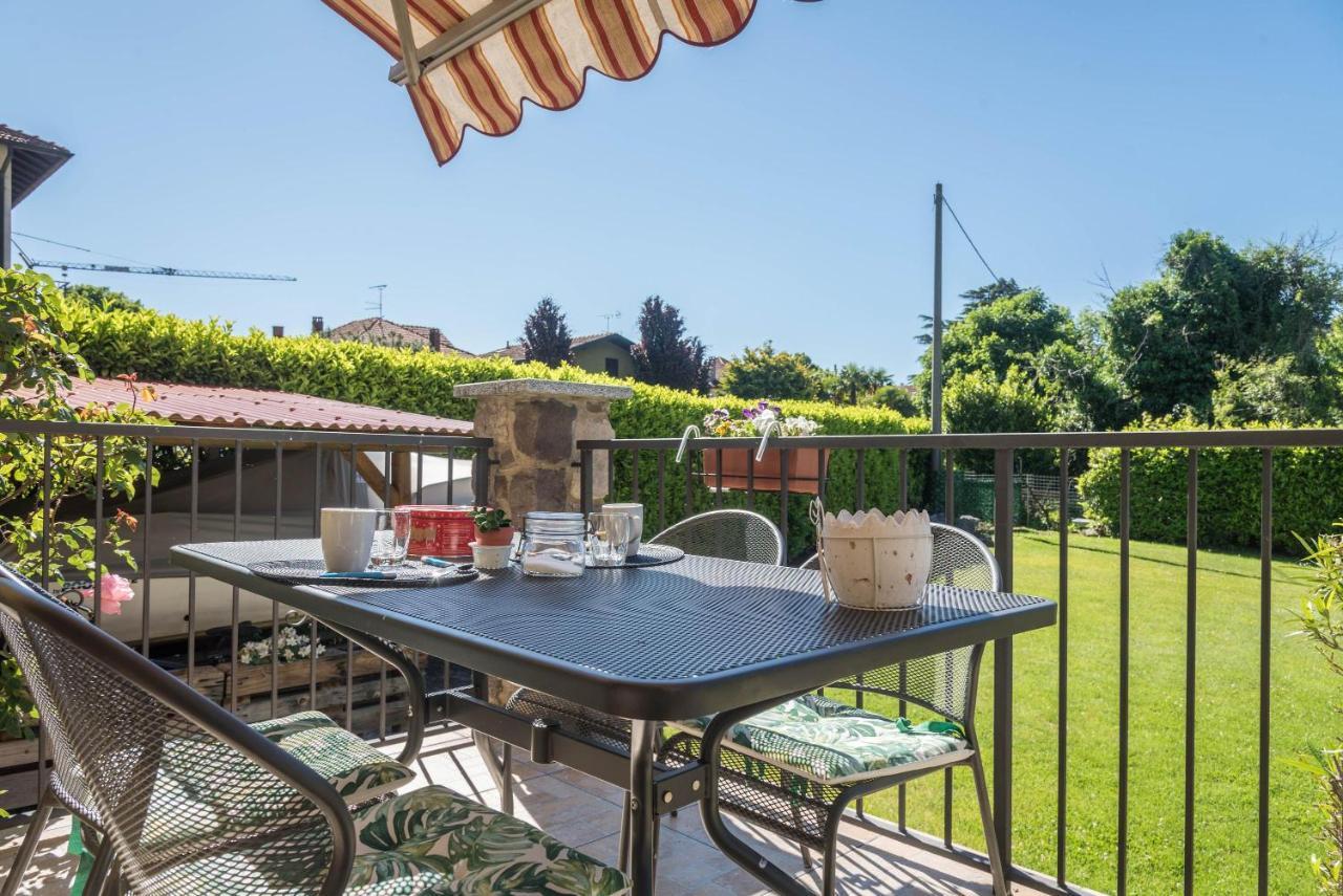 Tinas Yellow Home Leggiuno Exterior photo